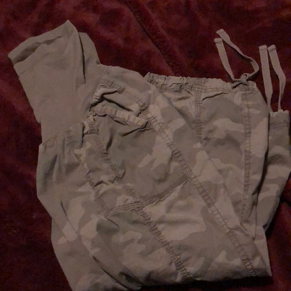 Green Maternity Camo capris